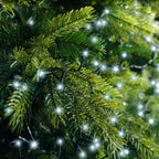 Blanc froid - Guirlande LED Compact 7,5 m - 350 led, allumée dans les branches d'un sapin