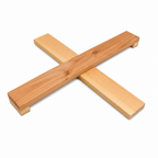 Croix de pied en bois seule, deux tasseaux croisés à embouts surélevés