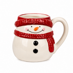 Mug bonhomme de neige en dolomite crème, écharpe rouge en relief et boutons noirs