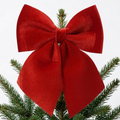 Rouge - Nœud de Noël, posé sur une branche de sapin